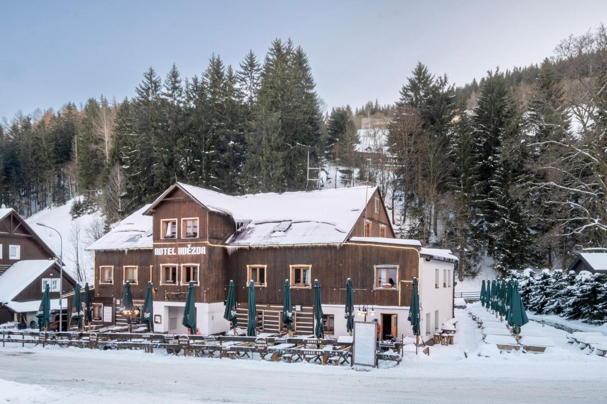 بيتس بود سنيزكو Hotel Hvezda المظهر الخارجي الصورة