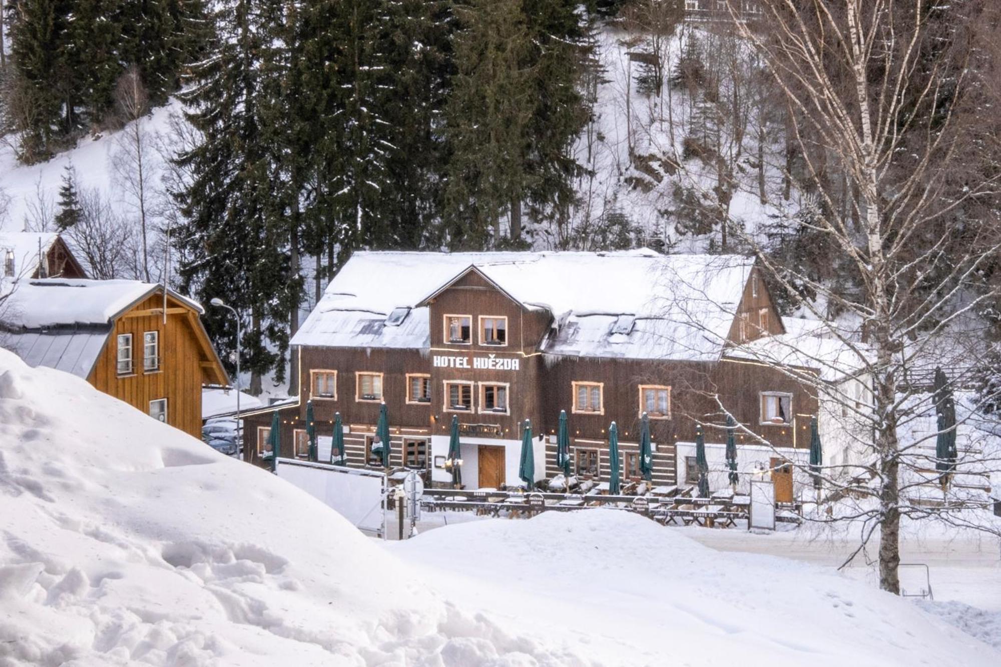 بيتس بود سنيزكو Hotel Hvezda المظهر الخارجي الصورة